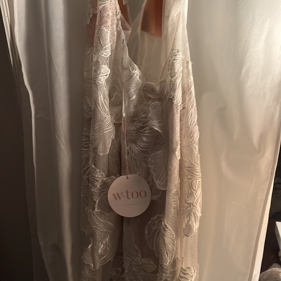 Wedding dress by Wtoo, never worn or altered, new still on Watters site. Ivory. - Picture 5 of 6